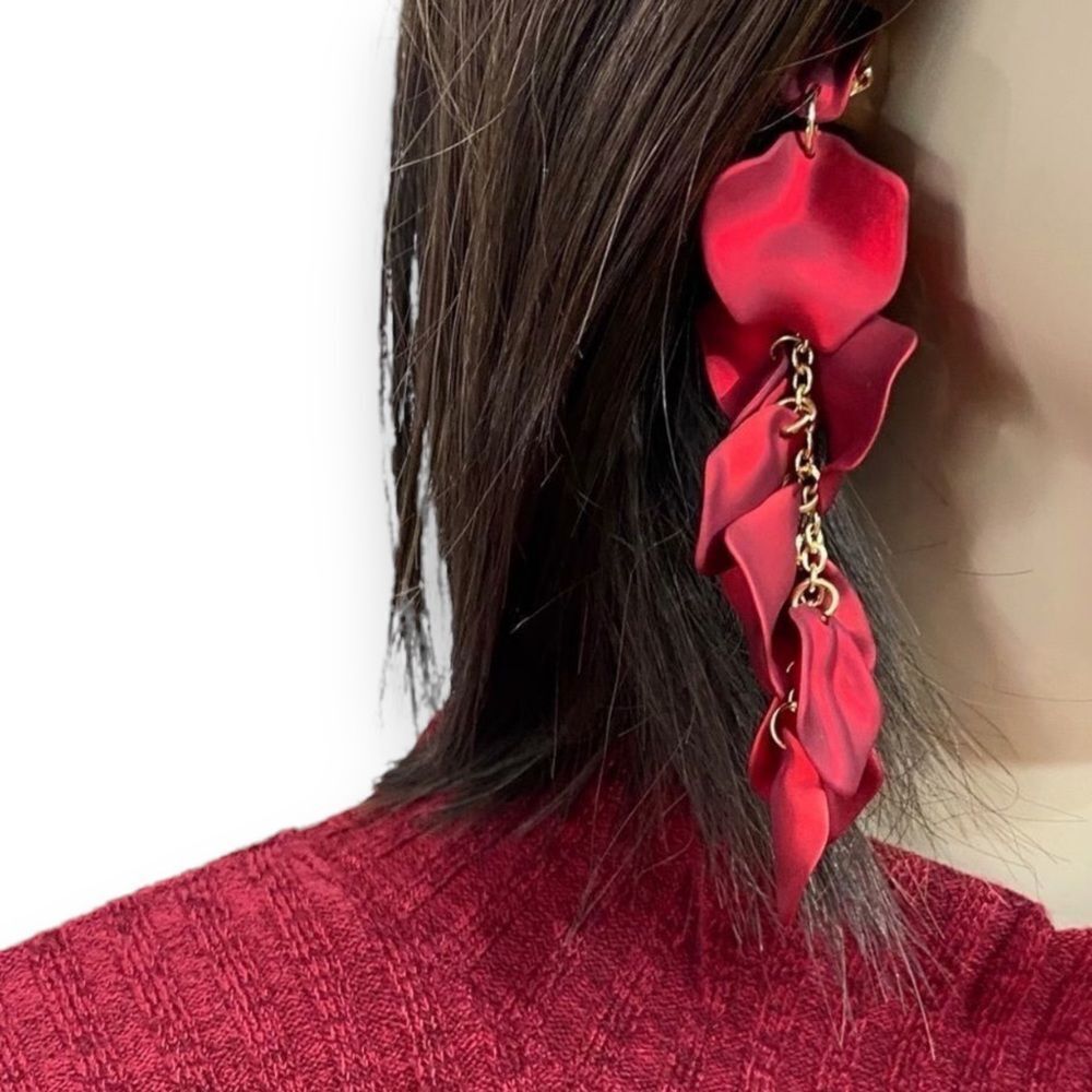 Red Roses Floral Petals Gold Dangles Earrings NWT